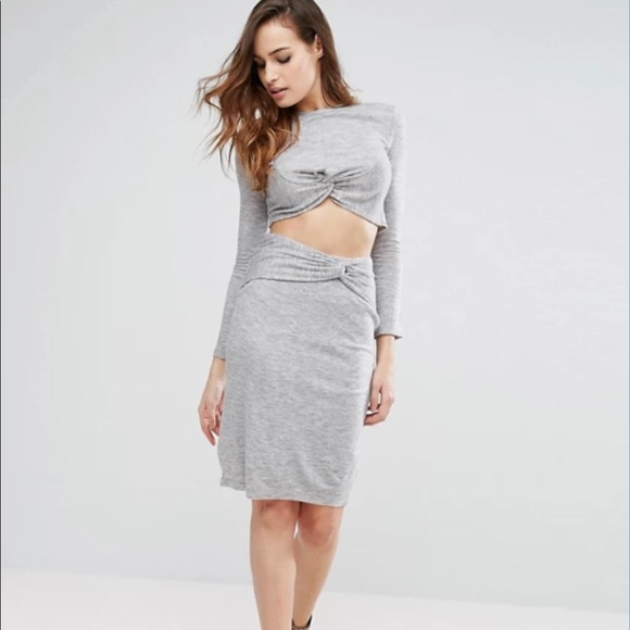 Kendall + Kylie Knotted Long Sleeve Cropped Tee - Picture 6 of 10